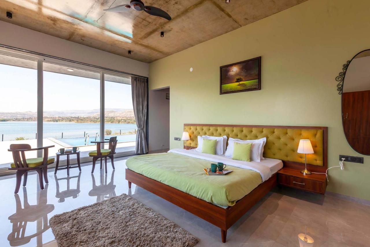 Stayvista'S Bellisimo Panorama - Lakeside Oasis With Infinity Pool, Modern Interiors, Open-To-Sky Bathtub, And Lush Green Lawn ナーシク エクステリア 写真