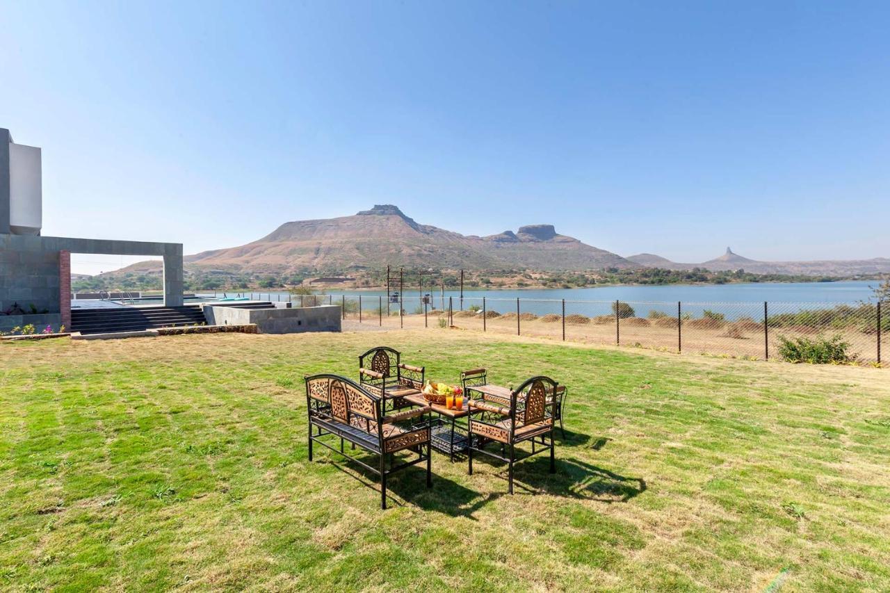 Stayvista'S Bellisimo Panorama - Lakeside Oasis With Infinity Pool, Modern Interiors, Open-To-Sky Bathtub, And Lush Green Lawn ナーシク エクステリア 写真