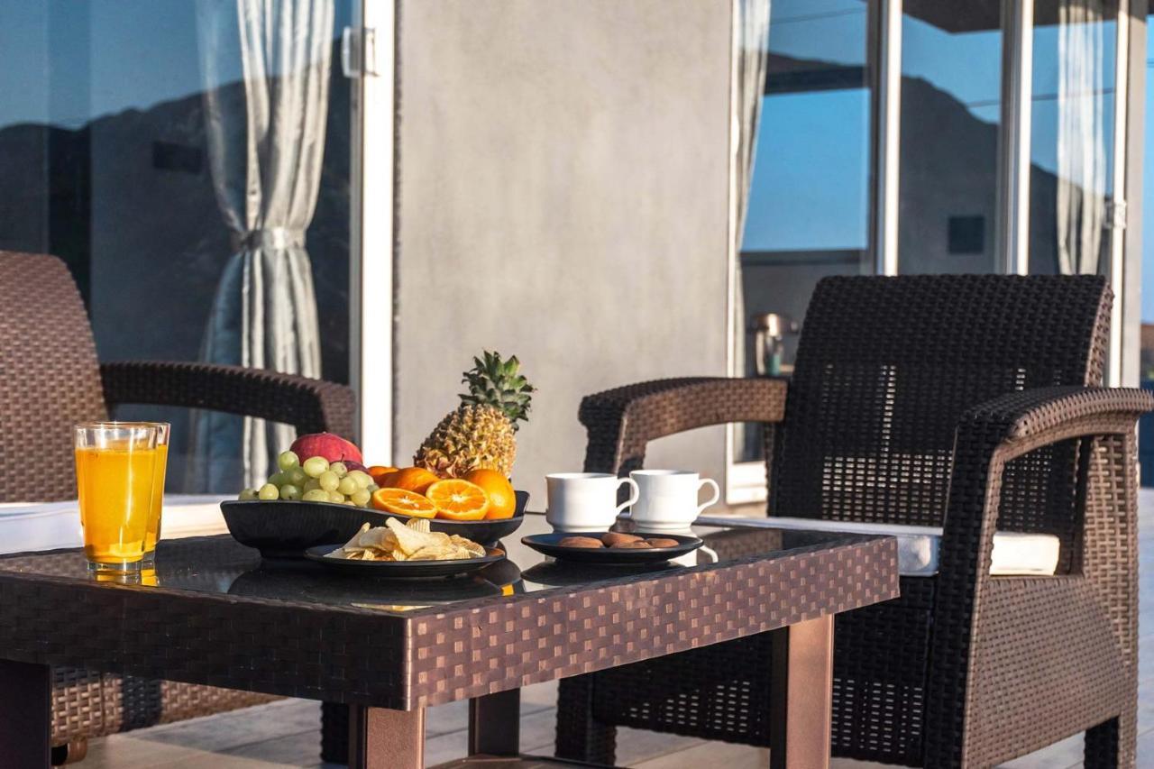 Stayvista'S Bellisimo Panorama - Lakeside Oasis With Infinity Pool, Modern Interiors, Open-To-Sky Bathtub, And Lush Green Lawn ナーシク エクステリア 写真