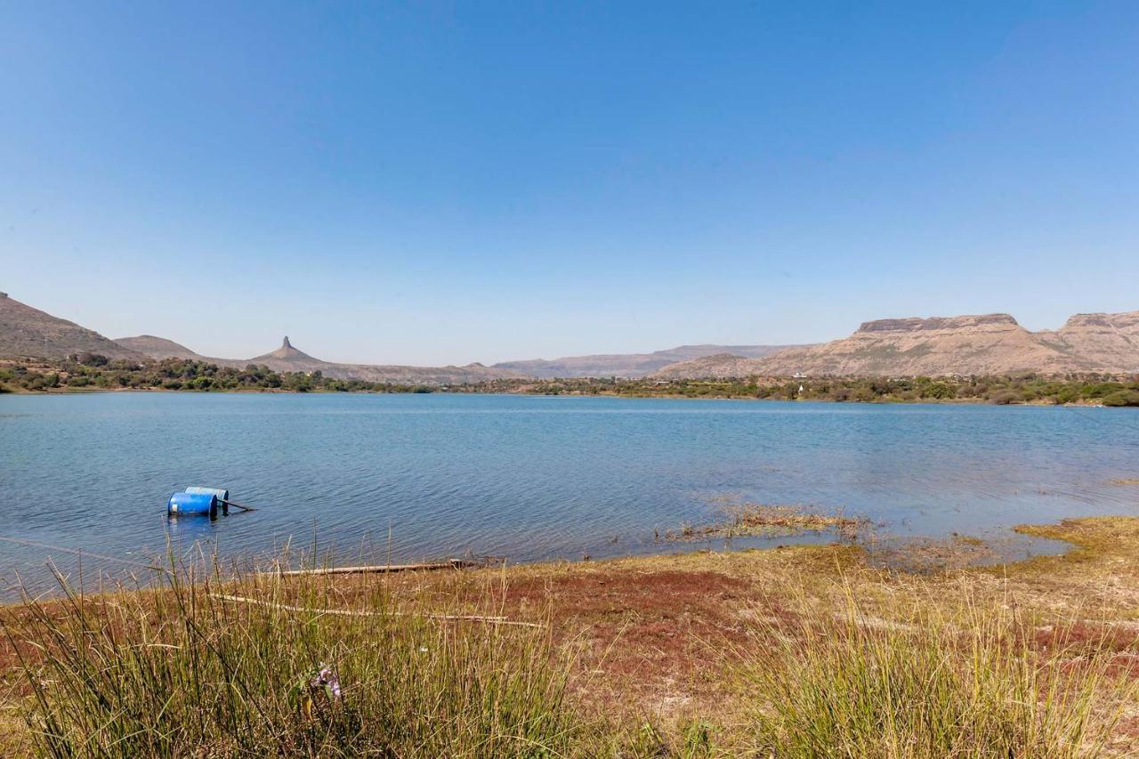 Stayvista'S Bellisimo Panorama - Lakeside Oasis With Infinity Pool, Modern Interiors, Open-To-Sky Bathtub, And Lush Green Lawn ナーシク エクステリア 写真